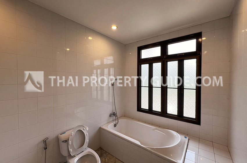 House with Private Pool in Sukhumvit 